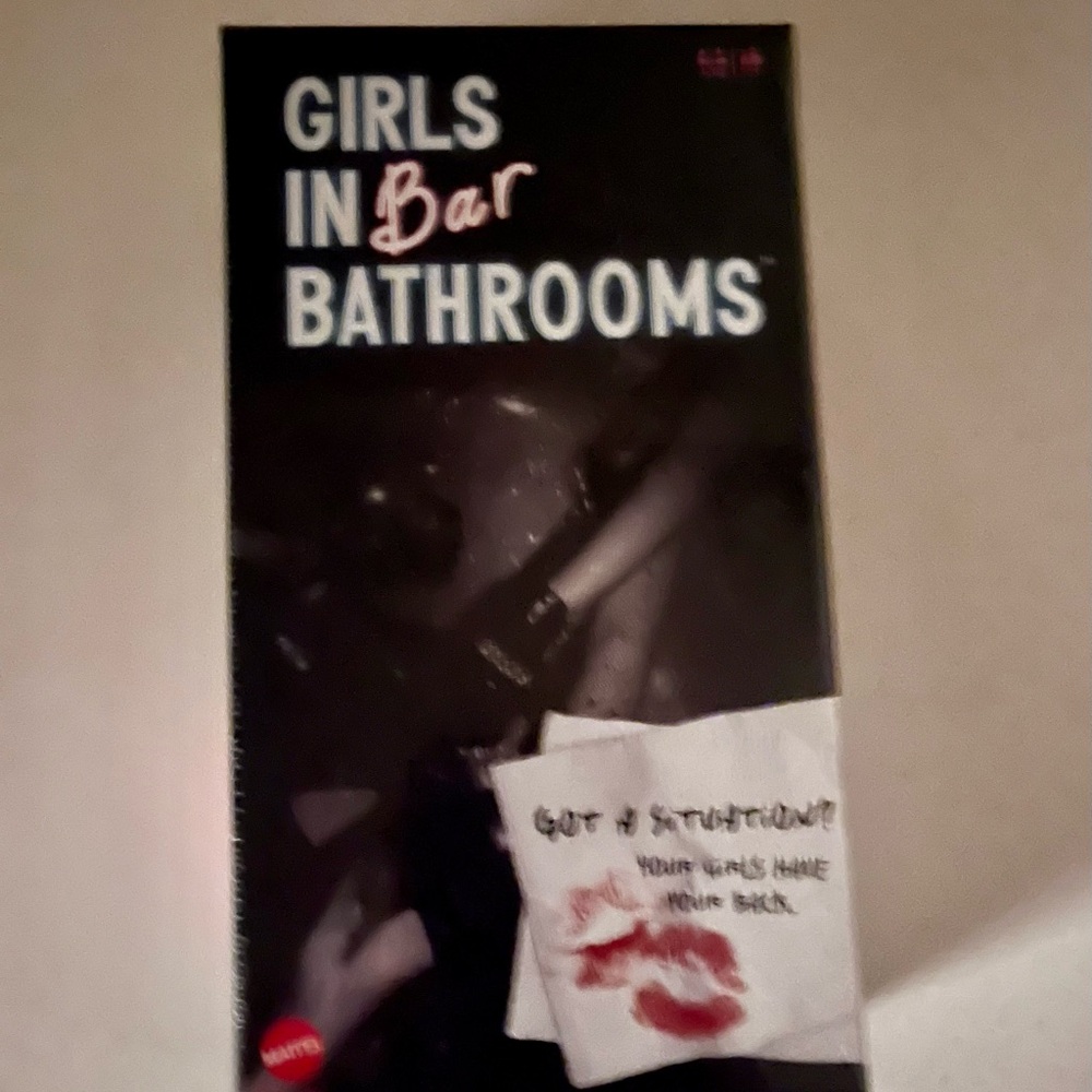 Game Mattel Girls in Bar Bathrooms Game